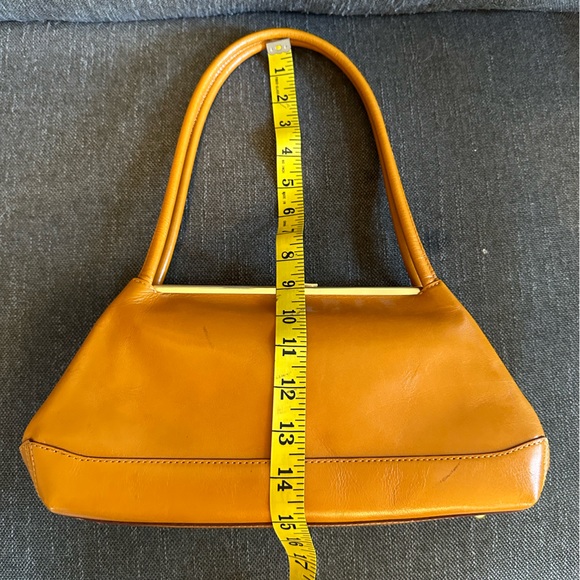 HOBO ‘Gina’ leather shoulder bag in pumpkin orange, with kiss lock closure - Picture 13 of 15